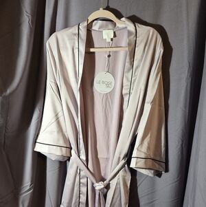 Le Rose Women's Satin Robe - Soft Pink